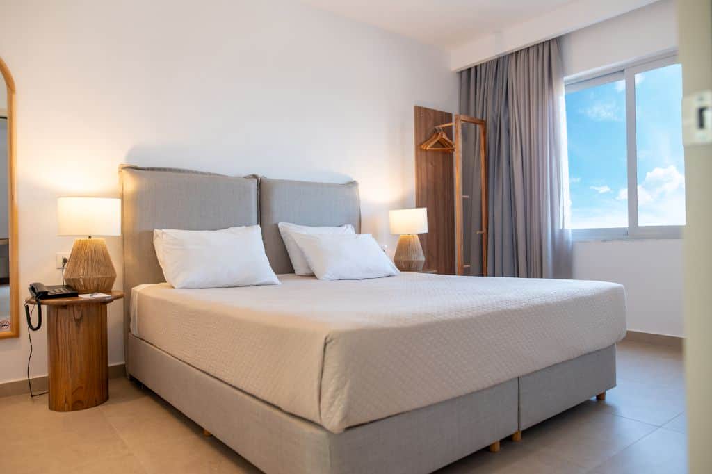 SUPERIOR FAMILIENZIMMER DIREKT VOR DEM MEER MIT EIGENEM GARTEN